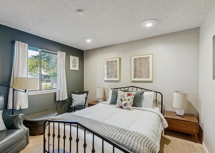 Luxury On Lynette